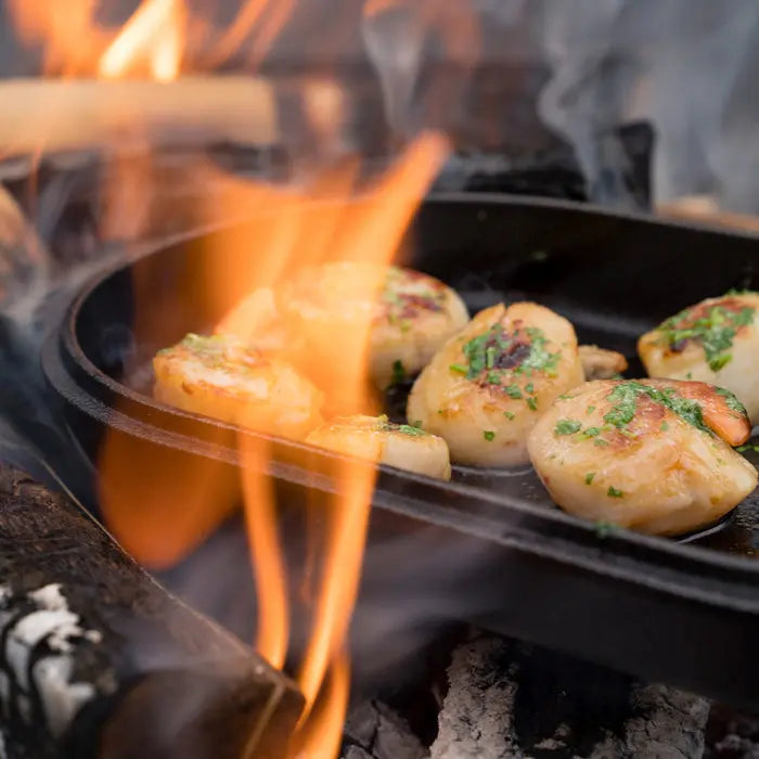 Ooni | Sizzler pan | Stijlvolle gietijzeren skillet voor boven vuur of in de oven - Buitenvuur